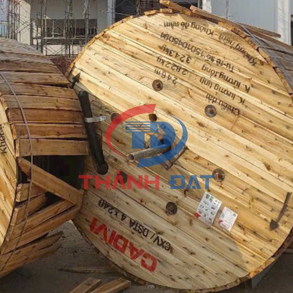 Dây cáp điện CXV/DSTA 4x240mm2 CADIVI