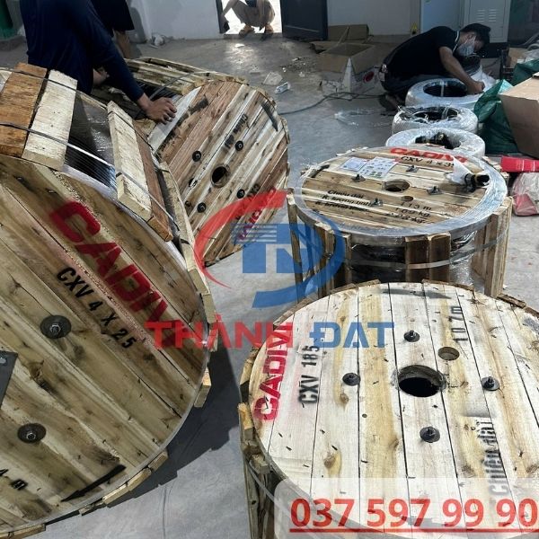 Giao hàng dây cáp CXV 2.5, CXV 35, CXV 185, CXV 240 CADIVI thi công dự án nhà xưởng