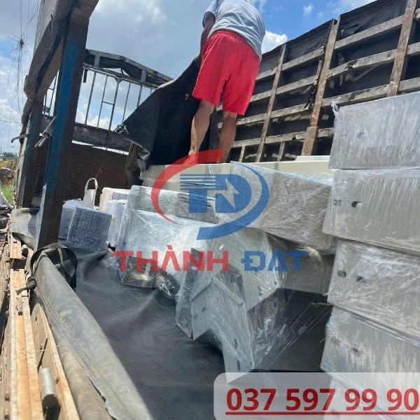 Vận chuyển mảng cáp điện giao hàng công trình thi công