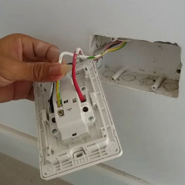 Kinh nghiệm lắp đặt và sử dụng ổ cắm âm tường an toàn